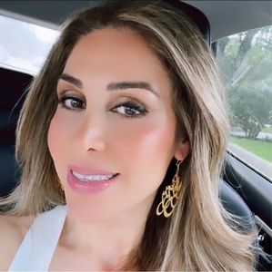 Meet your Posher, Neda